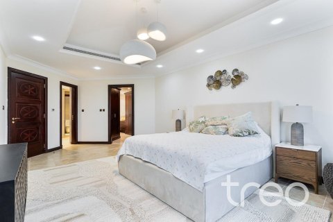 Снять в аренду виллу в Пальме Джумейре, Дубай: 4 спальни, 464.52м², № 120212 - фото 11