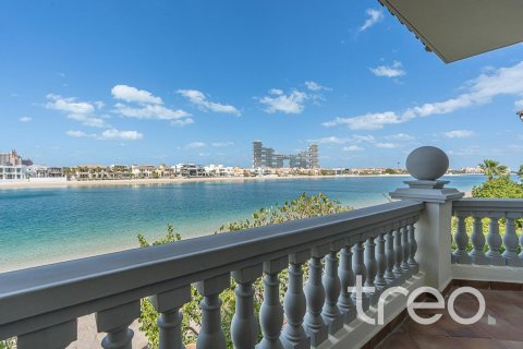 Снять в аренду виллу в Пальме Джумейре, Дубай: 4 спальни, 464.52м², № 120212 - фото 2