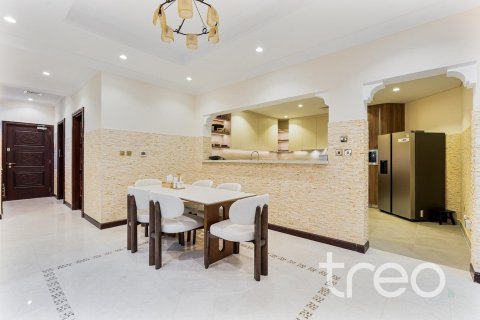 Снять в аренду виллу в Пальме Джумейре, Дубай: 4 спальни, 464.52м², № 120212 - фото 8