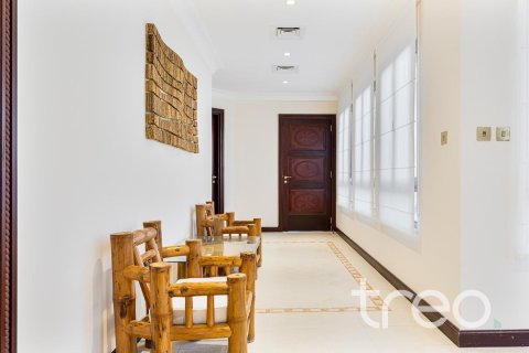 Снять в аренду виллу в Пальме Джумейре, Дубай: 4 спальни, 464.52м², № 120212 - фото 22