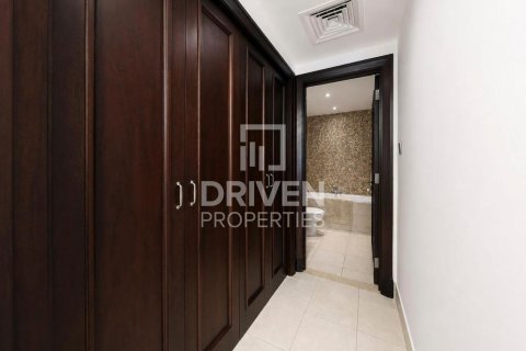Apartment in Downtown Dubai (Downtown Burj Dubai), Dubai 2 bedrooms, 125.7 sq.m. № 130066 - photo 2