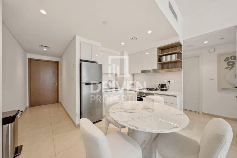 Appartement à Zabeel, Dubai, 1 chambre, 69.12 m², № 129998