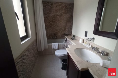 Снять в аренду квартиру в Old Town, Дубай: 2 спальни, 116.9м², № 95591 - фото 2