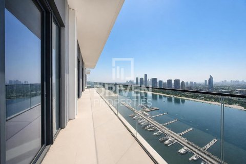 Penthouse in EMAAR Beachfront, Dubai Harbour, Dubai 4 bedrooms, 443.24 sq.m. № 138705