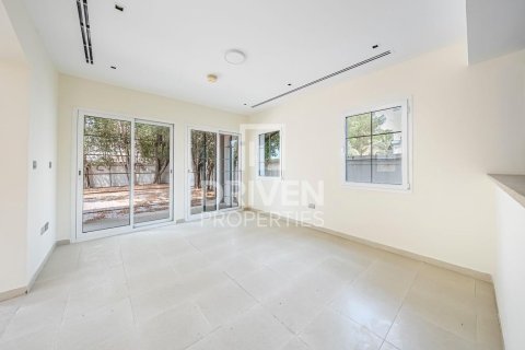 Villa in Jumeirah Village Triangle, Dubai 2 bedrooms, 640.57 sq.m. № 138706 - photo 3