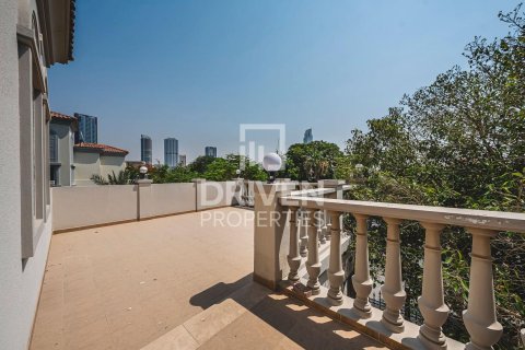 Villa in Jumeirah Village Triangle, Dubai 2 bedrooms, 640.57 sq.m. № 138706 - photo 16