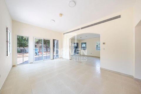 Villa in Jumeirah Village Triangle, Dubai 2 bedrooms, 640.57 sq.m. № 138706 - photo 2