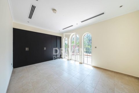Villa in Jumeirah Park, Dubai 3 bedrooms, 760.97 sq.m. № 138707 - photo 8
