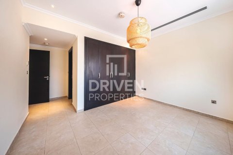 Villa in Jumeirah Park, Dubai 3 bedrooms, 760.97 sq.m. № 138707 - photo 12