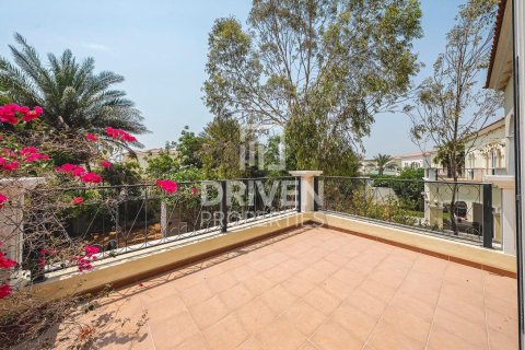 Villa in Jumeirah Park, Dubai 3 bedrooms, 760.97 sq.m. № 138707 - photo 6