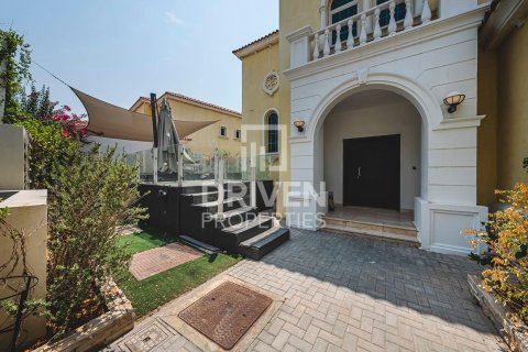 Villa in Jumeirah Park, Dubai 3 bedrooms, 760.97 sq.m. № 138707 - photo 10