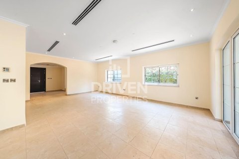Villa in Jumeirah Park, Dubai 3 bedrooms, 760.97 sq.m. № 138707 - photo 3