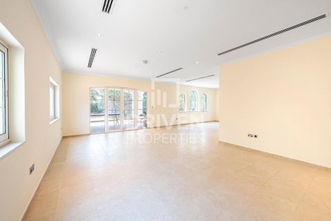 Villa in Jumeirah Park, Dubai 3 bedrooms, 760.97 sq.m. № 138707 - photo 2