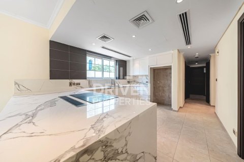 Villa in Jumeirah Park, Dubai 3 bedrooms, 760.97 sq.m. № 138707 - photo 13