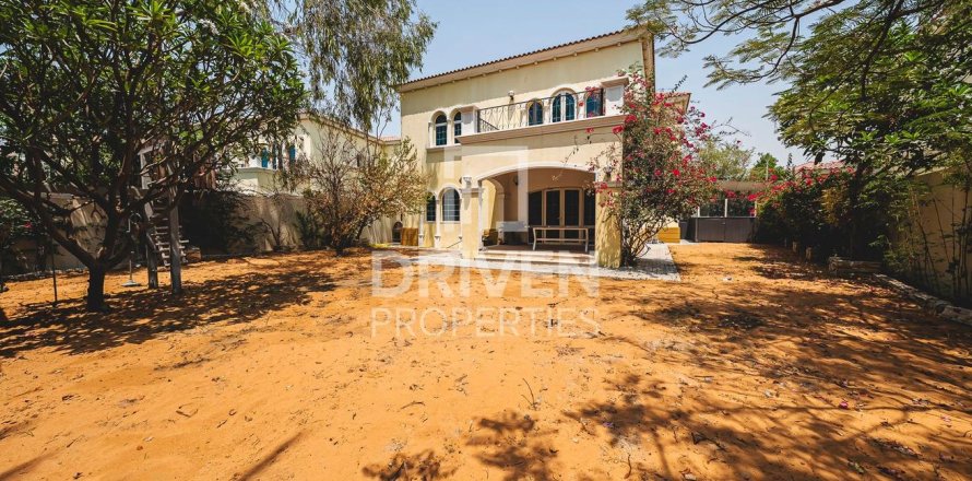 Villa in Jumeirah Park, Dubai 3 bedrooms, 760.97 sq.m. № 138707