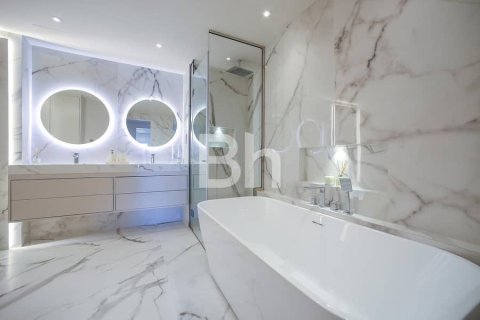 Apartment in Palm Jumeirah, Dubai 2 bedrooms, 161 sq.m. № 21519 - photo 12