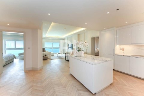 Apartment in Palm Jumeirah, Dubai 2 bedrooms, 161 sq.m. № 21519 - photo 1