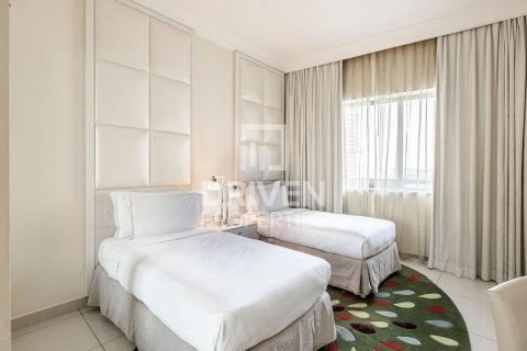 Apartment in Downtown Dubai (Downtown Burj Dubai), Dubai 2 bedrooms, 129.32 sq.m. № 126296 - photo 11