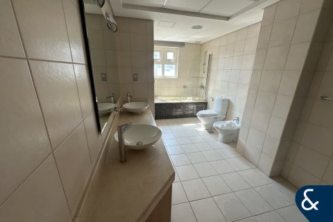 Apartment in Shoreline Apartments, Palm Jumeirah, Dubai 3 bedrooms, 207 sq.m. № 91316 - photo 8