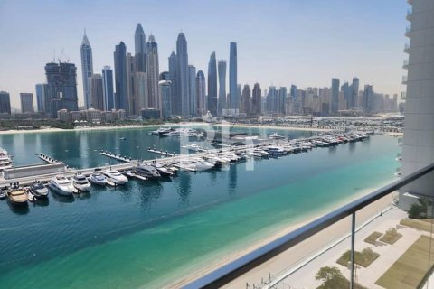 Apartment in Dubai Harbour, Dubai 3 bedrooms, 180 sq.m. № 56681 - photo 1
