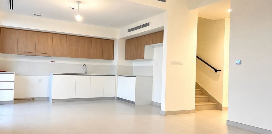 Villa à Dubai, 4 chambres, 242.1 m², № 133153