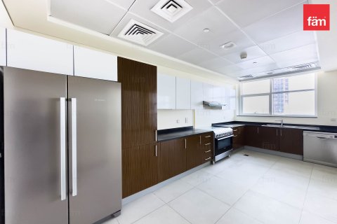 Квартира в Дубай Марине, Дубай, 3 спальни, 226.5м², № 90415