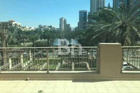 Снять в аренду квартиру в Дубае: 2 спальни, 160м², № 58646 - фото 1