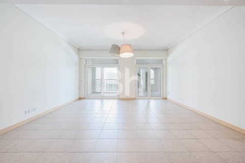 Снять в аренду квартиру в Пальме Джумейре, Дубай: 2 спальни, 186м², № 58648 - фото 2