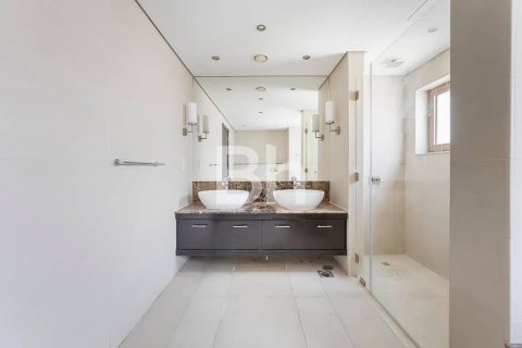 Villa in Al Furjan, Dubai 3 bedrooms, 600 sq.m. № 57742 - photo 6