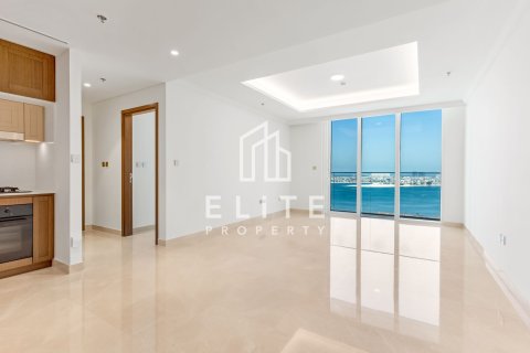 Apartment in EMAAR Beachfront, Dubai Harbour, Dubai 1 bedroom, 67 sq.m. № 121680