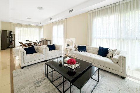 Villa en Mudon, Dubai, 3 dormitorios, 396 m², № 73922 - foto 2
