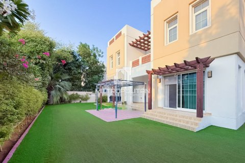 Villa en Mudon, Dubai, 3 dormitorios, 396 m², № 73922 - foto 1