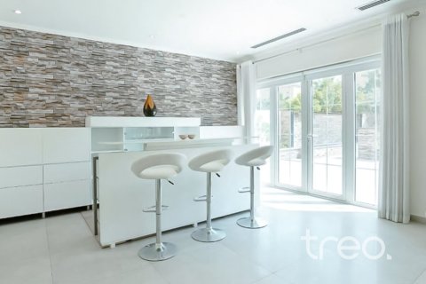 Villa in Legacy, Jumeirah Park, Dubai 5 bedrooms, 797.94 sq.m. № 134586 - photo 6