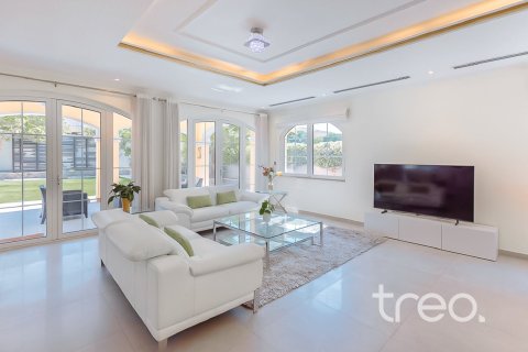 Villa in Legacy, Jumeirah Park, Dubai 5 bedrooms, 797.94 sq.m. № 134586 - photo 4