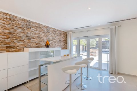Villa in Legacy, Jumeirah Park, Dubai 5 bedrooms, 797.94 sq.m. № 134586 - photo 8