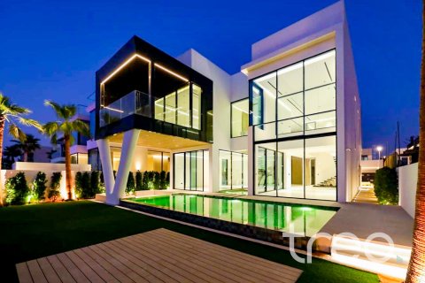 Вилла в Jumeirah Park, Дубай, 4 спальни, 520.26м², № 134589