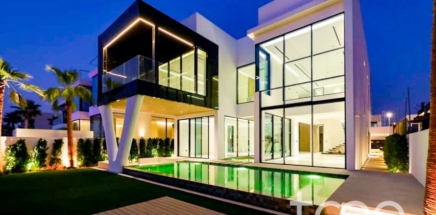 Вилла в Jumeirah Park, Дубай, 4 спальни, 520.26м², № 134589