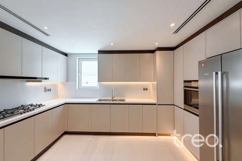 Снять в аренду виллу в Regional, Jumeirah Park, Дубай: 5 спален, 435.62м², № 134590 - фото 21