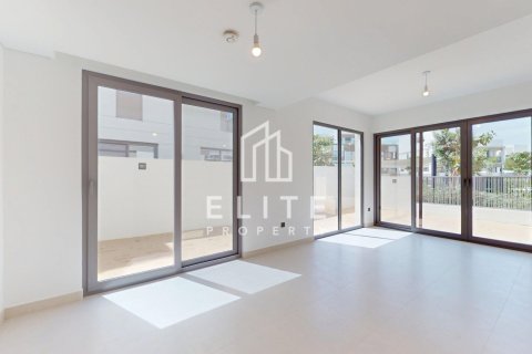 Снять в аренду виллу в Aura, Tilal Al Ghaf, Дубай: 4 спальни, № 69800 - фото 3