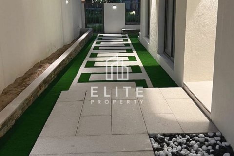 Снять в аренду виллу в Aura, Tilal Al Ghaf, Дубай: 4 спальни, № 69800 - фото 23