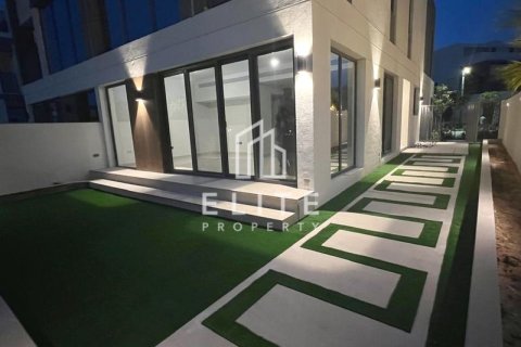 Снять в аренду виллу в Aura, Tilal Al Ghaf, Дубай: 4 спальни, № 69800 - фото 26