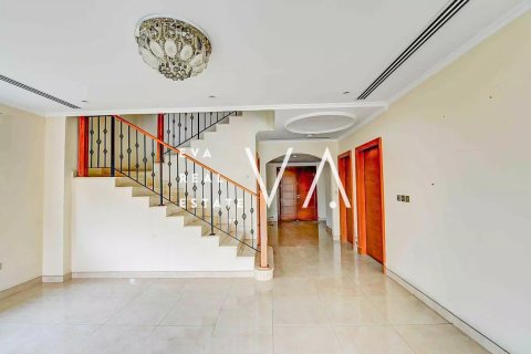 Снять в аренду квартиру в Джумейре, Дубай: 4 спальни, 509.93м², № 52777 - фото 8
