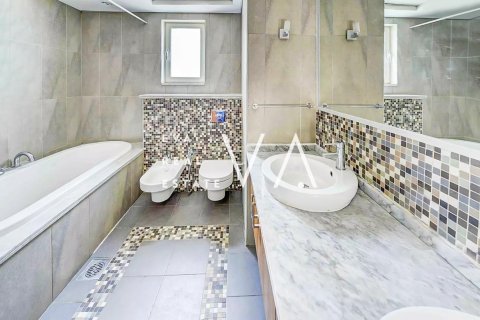 Снять в аренду квартиру в Джумейре, Дубай: 4 спальни, 509.93м², № 52777 - фото 4