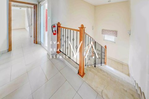 Снять в аренду квартиру в Джумейре, Дубай: 4 спальни, 509.93м², № 52777 - фото 10