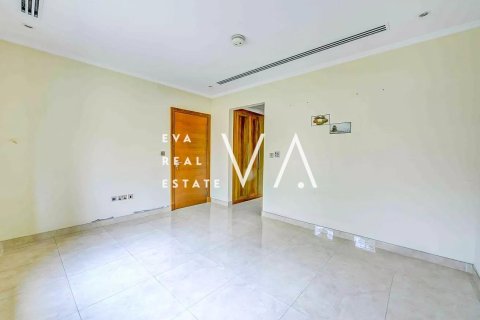 Снять в аренду квартиру в Джумейре, Дубай: 4 спальни, 509.93м², № 52777 - фото 9