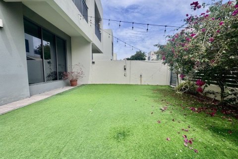 Villa en Dubai Hills Estate, Dubai, 3 dormitorios, 195 m², № 100705 - foto 19