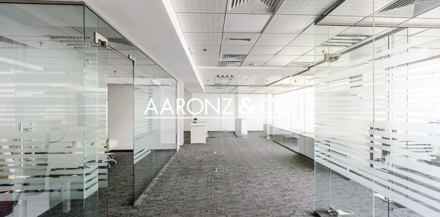 Офис в Джумейра Лейк Тауэрс, Дубай, 164м², № 95349