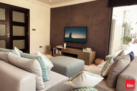 Villa in Palm Jumeirah, Dubai 4 bedrooms, 657.7 sq.m. № 59132 - photo 17