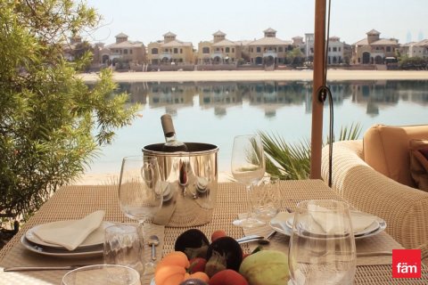 Villa in Palm Jumeirah, Dubai 4 bedrooms, 657.7 sq.m. № 59132 - photo 12
