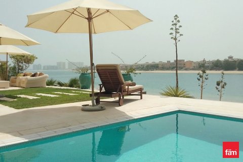 Villa in Palm Jumeirah, Dubai 4 bedrooms, 657.7 sq.m. № 59132 - photo 1